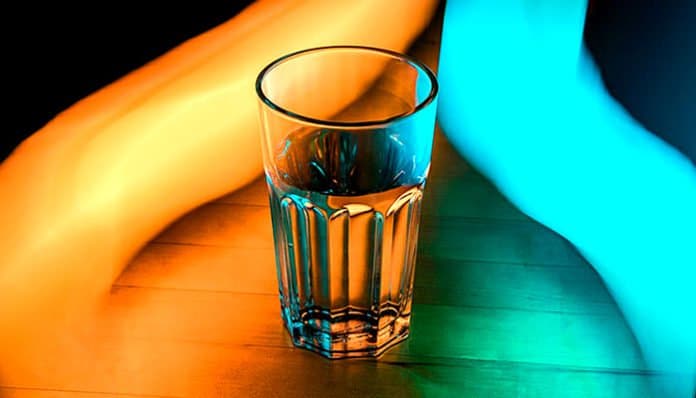 Melem za vaše zdravlje: Čaša slane tople vode svako jutro uklanja otrove iz tijela!
